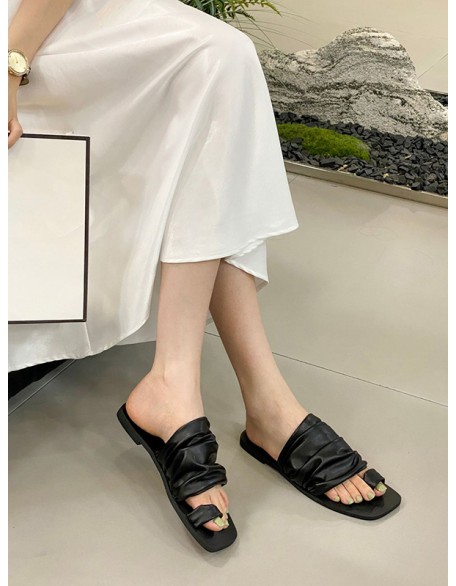 Contrast Color Pleated Slippers