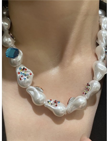 Antique Shaped Large Pearl Short Collarbone Chain