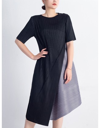 Loose Contrast Color Pleated Round-Neck Midi Dresses